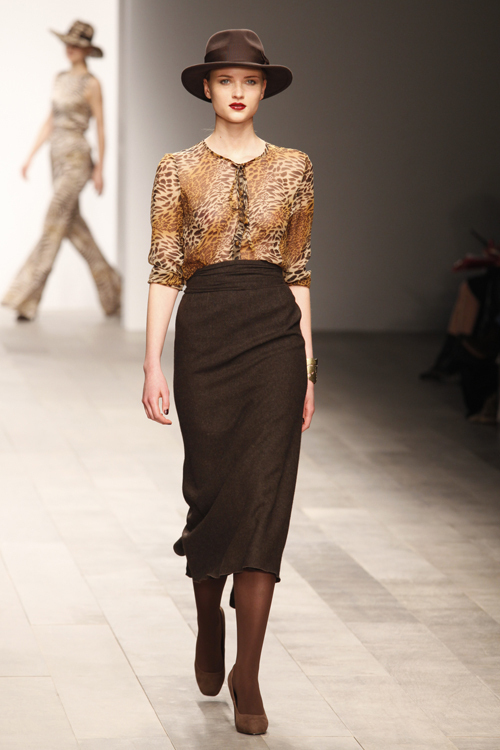 キャロライン チャールズ(Caroline Charles) 2011-12年秋冬ウィメンズコレクション シルエット - 写真2