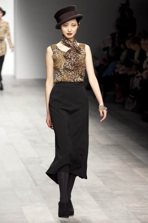 キャロライン チャールズ(Caroline Charles) 2011-12年秋冬ウィメンズコレクション シルエット - 写真20