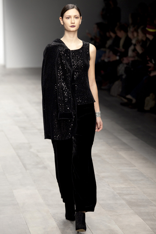 キャロライン チャールズ(Caroline Charles) 2011-12年秋冬ウィメンズコレクション シルエット - 写真35