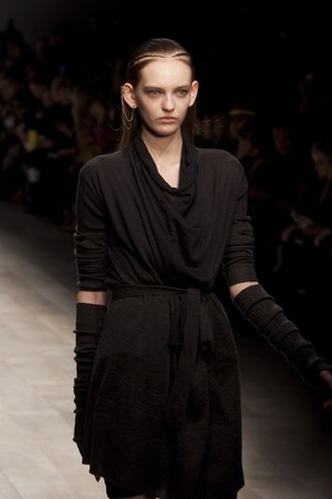 野性的なモチーフを現代風にアレンジ！ アミナカ ウィルモント(Aminaka Wilmont)の2011年秋冬コレクション｜写真4