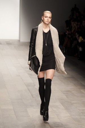野性的なモチーフを現代風にアレンジ！ アミナカ ウィルモント(Aminaka Wilmont)の2011年秋冬コレクション｜写真8