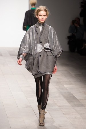 ボラ アクス(BORA AKSU) 2011-12年秋冬ウィメンズコレクション  - 写真2