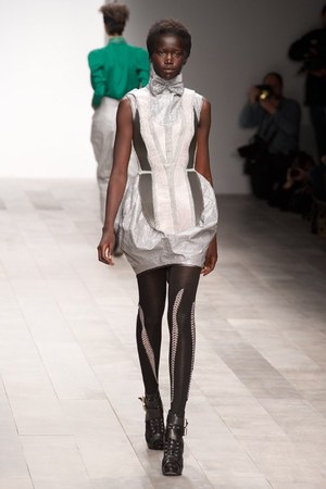 ボラ アクス(BORA AKSU) 2011-12年秋冬ウィメンズコレクション  - 写真23