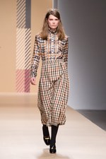 英国の遺産をコンテンポラリーなスタイルで引き継ぐDAKSの2011-2012年秋冬コレクション｜写真1