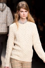 英国の遺産をコンテンポラリーなスタイルで引き継ぐDAKSの2011-2012年秋冬コレクション｜写真4