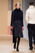 英国の遺産をコンテンポラリーなスタイルで引き継ぐDAKSの2011-2012年秋冬コレクション｜写真30