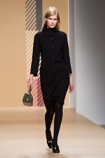 英国の遺産をコンテンポラリーなスタイルで引き継ぐDAKSの2011-2012年秋冬コレクション｜写真40