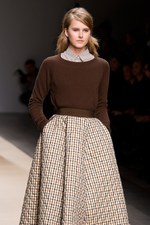 英国の遺産をコンテンポラリーなスタイルで引き継ぐDAKSの2011-2012年秋冬コレクション｜写真45