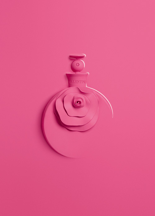 ヴァレンティノの新作香水「ヴァレンティナ ピンク」桃色の花を添えた、ユーモア溢れるパッケージ | 写真