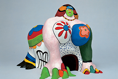 抽象絵画｜「ニキ・ド・サンファル展」が六本木で開催 - モデルからアーティストへ、波乱の人生の中で訴えたもの