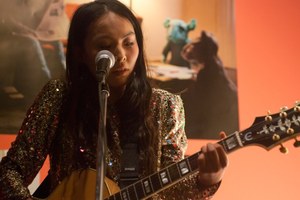 “THERE ARE MANY OF US - I'M HERE”展のレセプション開催 - アスカ・マツミヤのライブも！｜写真4