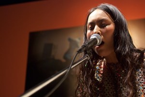 “THERE ARE MANY OF US - I'M HERE”展のレセプション開催 - アスカ・マツミヤのライブも！｜写真6