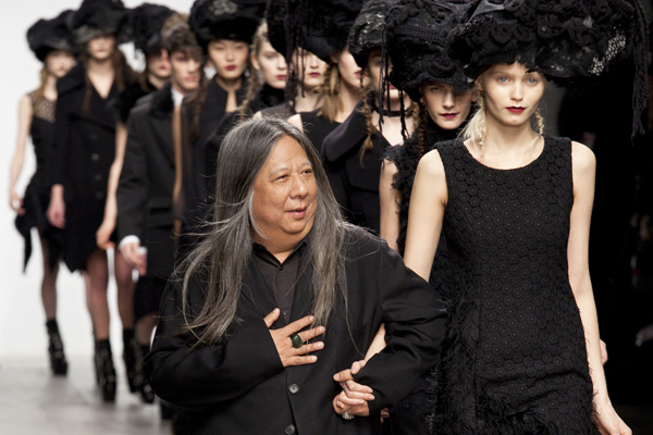 黒のバリエーションが圧巻、ジョン ロシャ(John Rocha)の2011年秋冬コレクション | 写真