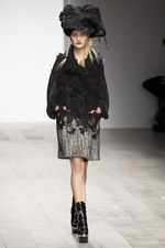 黒のバリエーションが圧巻、ジョン ロシャ(John Rocha)の2011年秋冬コレクション｜写真10