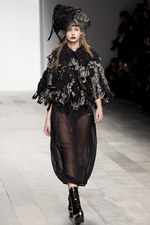 黒のバリエーションが圧巻、ジョン ロシャ(John Rocha)の2011年秋冬コレクション｜写真11