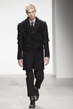 黒のバリエーションが圧巻、ジョン ロシャ(John Rocha)の2011年秋冬コレクション｜写真12