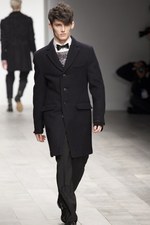 黒のバリエーションが圧巻、ジョン ロシャ(John Rocha)の2011年秋冬コレクション｜写真14