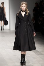 黒のバリエーションが圧巻、ジョン ロシャ(John Rocha)の2011年秋冬コレクション｜写真18