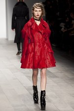 黒のバリエーションが圧巻、ジョン ロシャ(John Rocha)の2011年秋冬コレクション｜写真20
