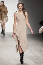 黒のバリエーションが圧巻、ジョン ロシャ(John Rocha)の2011年秋冬コレクション｜写真23