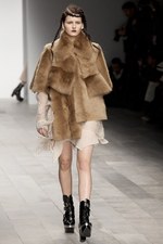 黒のバリエーションが圧巻、ジョン ロシャ(John Rocha)の2011年秋冬コレクション｜写真24