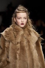 黒のバリエーションが圧巻、ジョン ロシャ(John Rocha)の2011年秋冬コレクション｜写真27