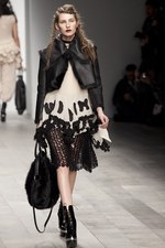 黒のバリエーションが圧巻、ジョン ロシャ(John Rocha)の2011年秋冬コレクション｜写真33