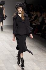 黒のバリエーションが圧巻、ジョン ロシャ(John Rocha)の2011年秋冬コレクション｜写真41