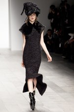 黒のバリエーションが圧巻、ジョン ロシャ(John Rocha)の2011年秋冬コレクション｜写真42