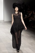 黒のバリエーションが圧巻、ジョン ロシャ(John Rocha)の2011年秋冬コレクション｜写真46