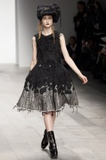 黒のバリエーションが圧巻、ジョン ロシャ(John Rocha)の2011年秋冬コレクション｜写真7