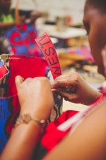 ヴィヴィアン・ウエストウッドのエスニックな雰囲気漂うアフリカバッグコレクション、新宿で発売｜写真5