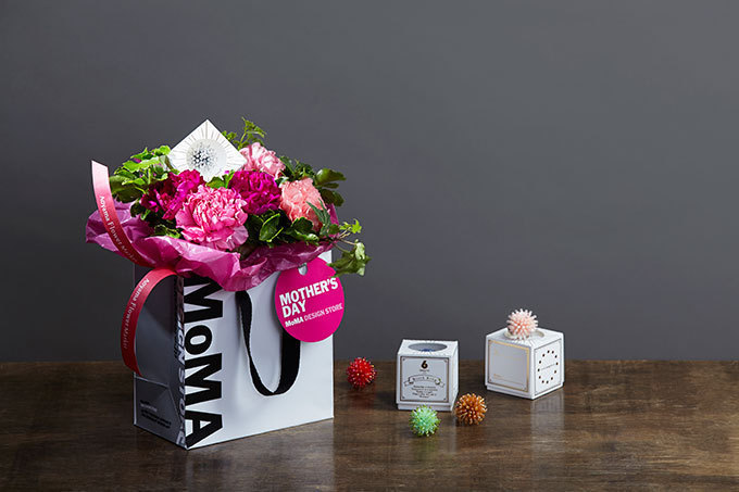 MoMAデザインストア×青山フラワーマーケット“母の日ギフト”発売、花束とリングがセット | 写真