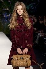 イギリスの自然をイメージさせるマルベリー(Mulberry)の2011-12年秋冬コレクション｜写真25