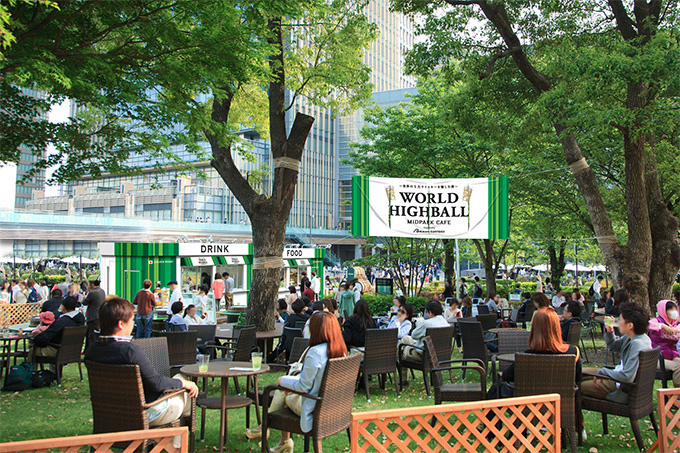 世界のウイスキーをハイボールで楽しめる屋外カフェ、東京ミッドタウンに登場 | 写真