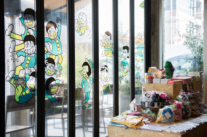 漫画喫茶「WOW!赤塚不二夫カフェ」原宿に限定オープン - コラボフードや原画展示、グッズ販売など | 写真