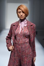 エスカーダ 2015-16年秋冬コレクション - 出産を経た山田優、ブロンドヘアーでランウェイに登場｜写真2