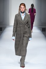 エスカーダ 2015-16年秋冬コレクション - 出産を経た山田優、ブロンドヘアーでランウェイに登場｜写真13