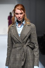 エスカーダ 2015-16年秋冬コレクション - 出産を経た山田優、ブロンドヘアーでランウェイに登場｜写真14