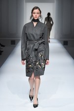 エスカーダ 2015-16年秋冬コレクション - 出産を経た山田優、ブロンドヘアーでランウェイに登場｜写真17