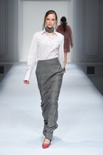 エスカーダ 2015-16年秋冬コレクション - 出産を経た山田優、ブロンドヘアーでランウェイに登場｜写真21