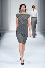 エスカーダ 2015-16年秋冬コレクション - 出産を経た山田優、ブロンドヘアーでランウェイに登場｜写真22