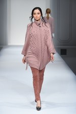 エスカーダ 2015-16年秋冬コレクション - 出産を経た山田優、ブロンドヘアーでランウェイに登場｜写真25