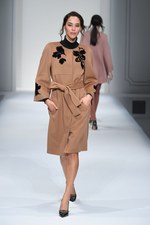 エスカーダ 2015-16年秋冬コレクション - 出産を経た山田優、ブロンドヘアーでランウェイに登場｜写真27