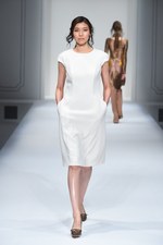 エスカーダ 2015-16年秋冬コレクション - 出産を経た山田優、ブロンドヘアーでランウェイに登場｜写真32