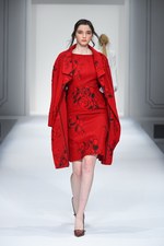 エスカーダ 2015-16年秋冬コレクション - 出産を経た山田優、ブロンドヘアーでランウェイに登場｜写真34