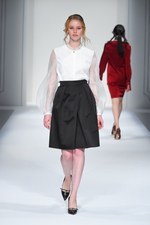 エスカーダ 2015-16年秋冬コレクション - 出産を経た山田優、ブロンドヘアーでランウェイに登場｜写真37