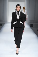 エスカーダ 2015-16年秋冬コレクション - 出産を経た山田優、ブロンドヘアーでランウェイに登場｜写真38