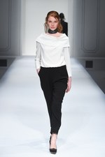 エスカーダ 2015-16年秋冬コレクション - 出産を経た山田優、ブロンドヘアーでランウェイに登場｜写真39