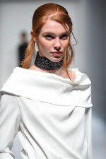 エスカーダ 2015-16年秋冬コレクション - 出産を経た山田優、ブロンドヘアーでランウェイに登場｜写真40